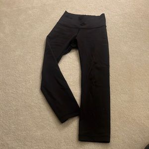 Size 4 crop lulu lemon high rise EUC leggings